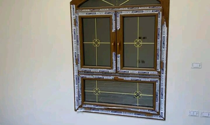 شباك دوران uPVC مفصلي خشمنيوم بزجاج دبل جورجيا وإكسسوارات مستوردة فاخرة في سوهاج الجديدة والمنشأة